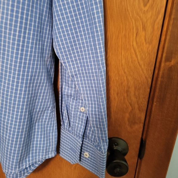 New IZOD button up shirt - Picture 5 of 6